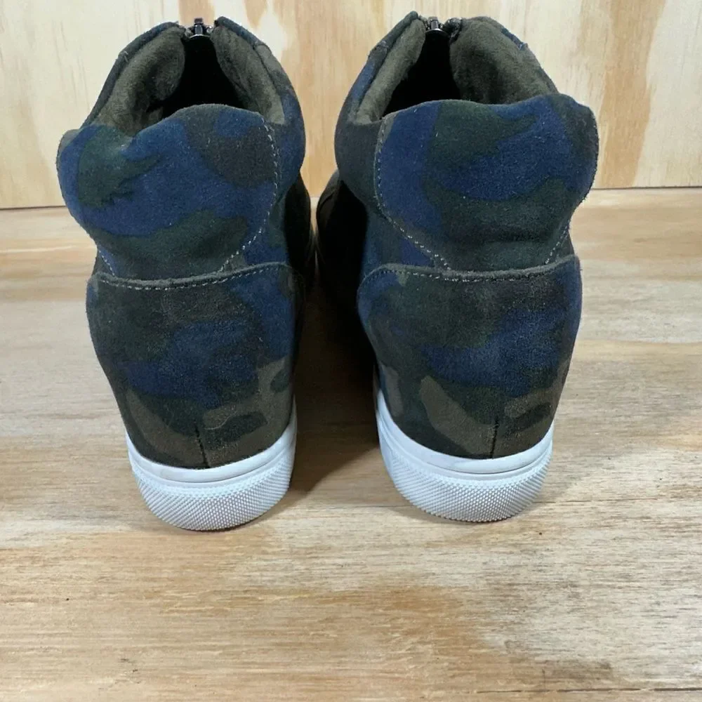 Blondo Waterproof Camo Sneakers Women’s Size 8.5